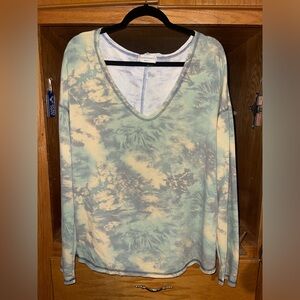 Green Tie-Dye V-Neck Long Sleeve Top